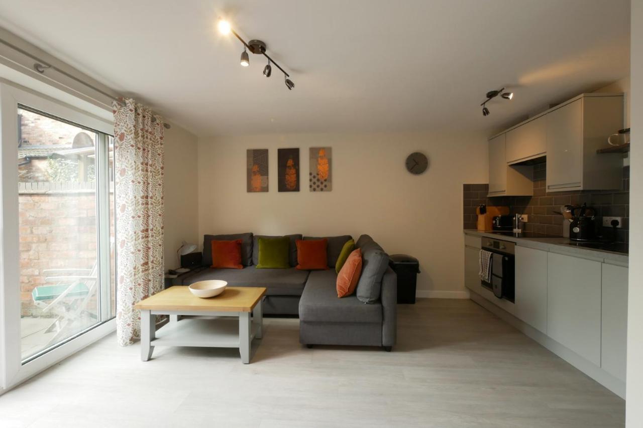 Апартаменти Crewe Short Lets 8 Victoria Court, Крю Екстер'єр фото