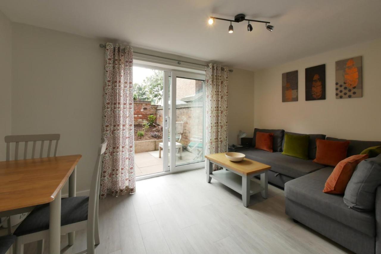 Апартаменти Crewe Short Lets 8 Victoria Court, Крю Екстер'єр фото